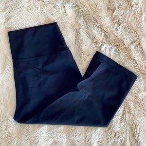 🍋 Lululemon | Wunder Under Hi-Rise 1/2 Tight 17"
Black, Size 12, VGUC